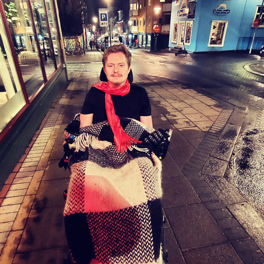 The Inspiring Journey of Brandur 'Brassi' Karlsson: A Quadriplegic Mouth Painter